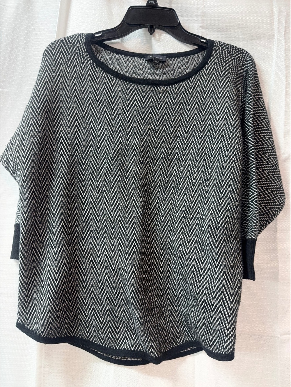 The Limited Medium Black and White Chevron Knit Pullover Sweater